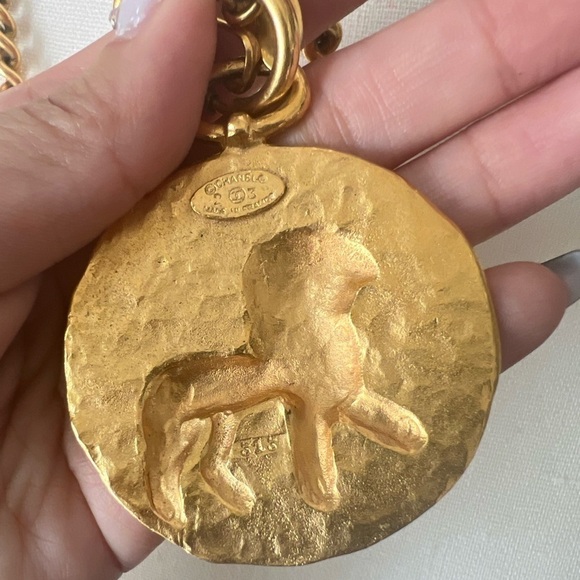 CHANEL Vintage Gold Lion Leo Coin CC Pendant Necklace - Picture 5 of 10